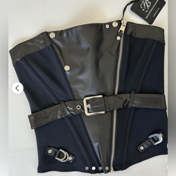 Black Corset with Belt and Zipper - Picture 6 of 17